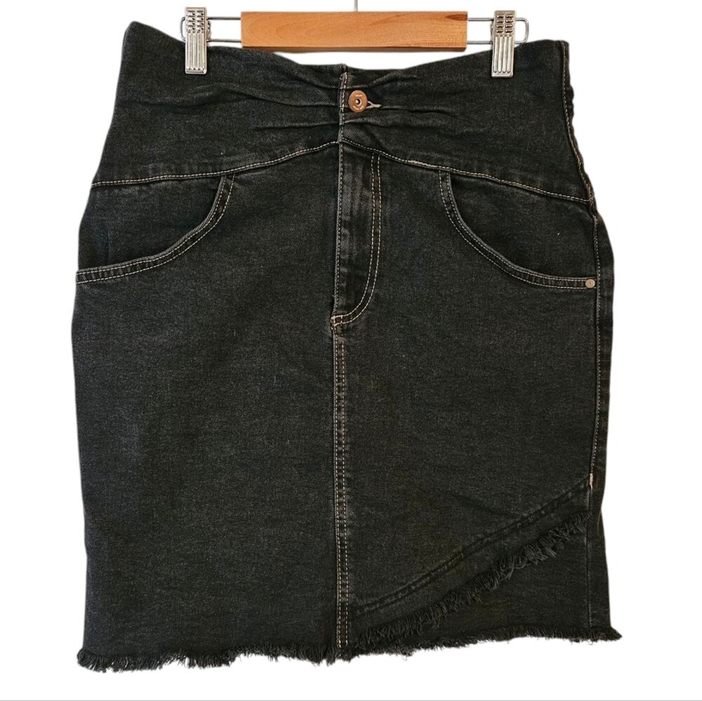 ZARA Woman's denim skirt with cinched waist size M